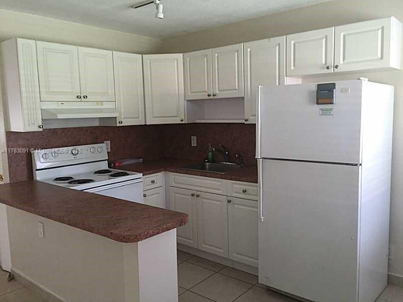 5174 NE 6th Ave in Oakland Park, FL - Building Photo