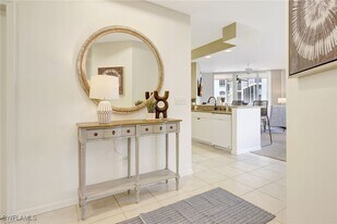 470 Launch Cir in Naples, FL - Building Photo