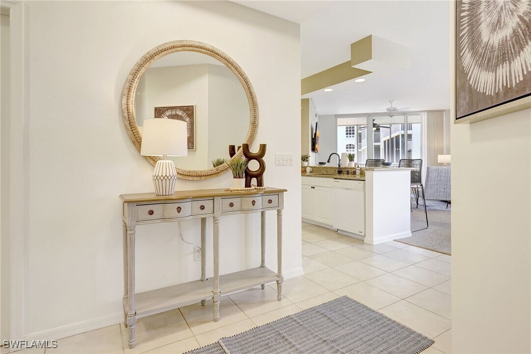 470 Launch Cir in Naples, FL - Building Photo