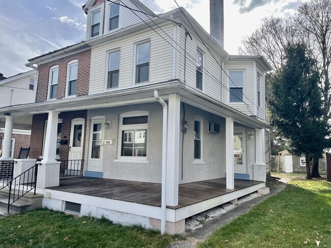 property at 222 N 7th St