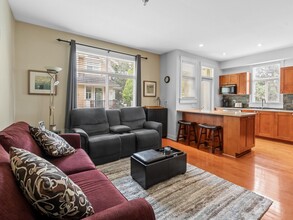 15237-36 36 Ave in Surrey, BC - Building Photo - Building Photo