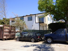 6732 Irvine Ave in North Hollywood, CA - Foto de edificio - Other