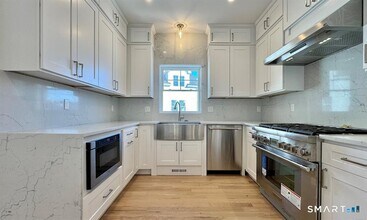 25 Village Rd in Milford, CT - Building Photo - Building Photo