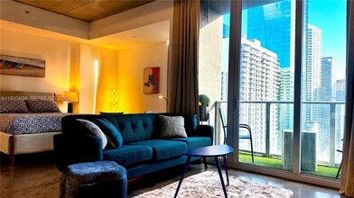 151 SE 1st St in Miami, FL - Building Photo - Building Photo