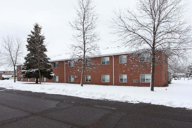 Maplewood Apartments  A Ltd Pt in Cloquet, MN - Building Photo - Building Photo