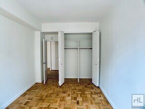 EAST 49 STREET in New York, NY - Building Photo - Building Photo