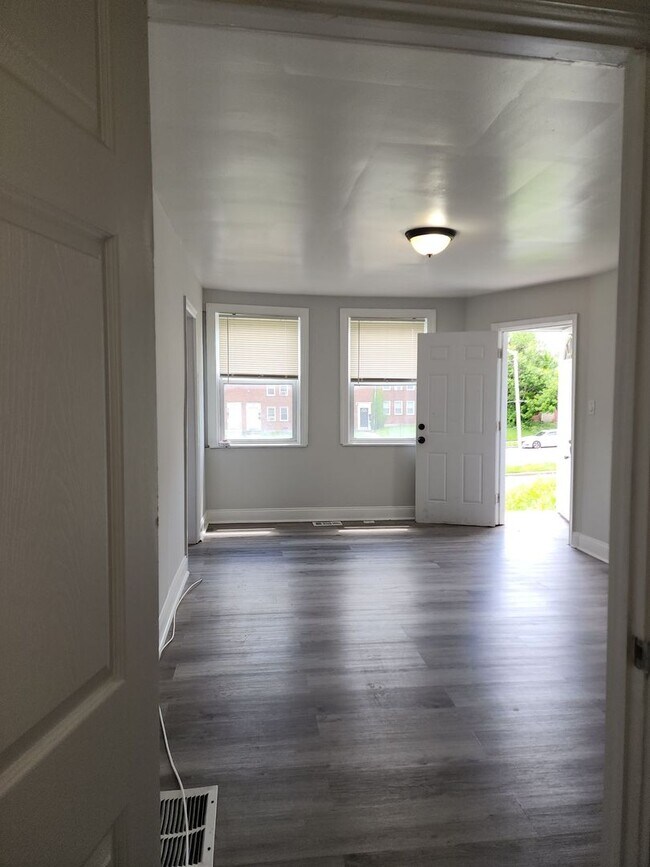 1660 E Cold Spring Ln in Baltimore, MD - Building Photo - Building Photo