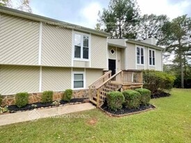 9082 Green Pines Ct in Douglasville, GA - Building Photo