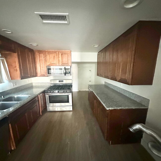 730 S 46th St in San Diego, CA - Foto de edificio - Building Photo