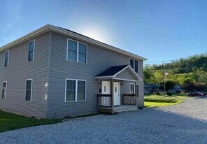 305 W Seminary St in Vevay, IN - Building Photo