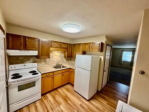 401 N A St, Unit 4 in Arkansas City, KS - Foto de edificio - Building Photo
