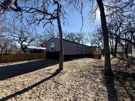 1741 Bonnie Ct in Azle, TX - Building Photo