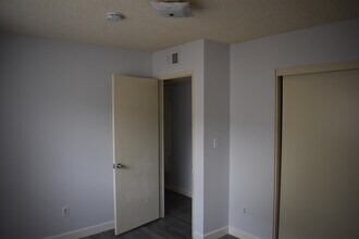 17011 Pinehurst Ln, Unit #B in Huntington Beach, CA - Building Photo - Building Photo