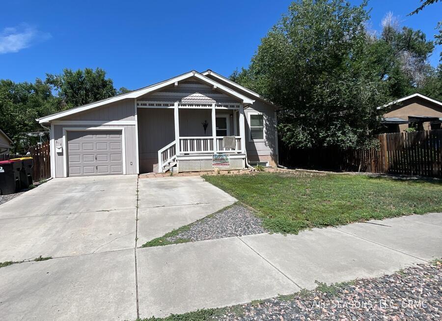 616 N Spruce St in Colorado Springs, CO - Building Photo