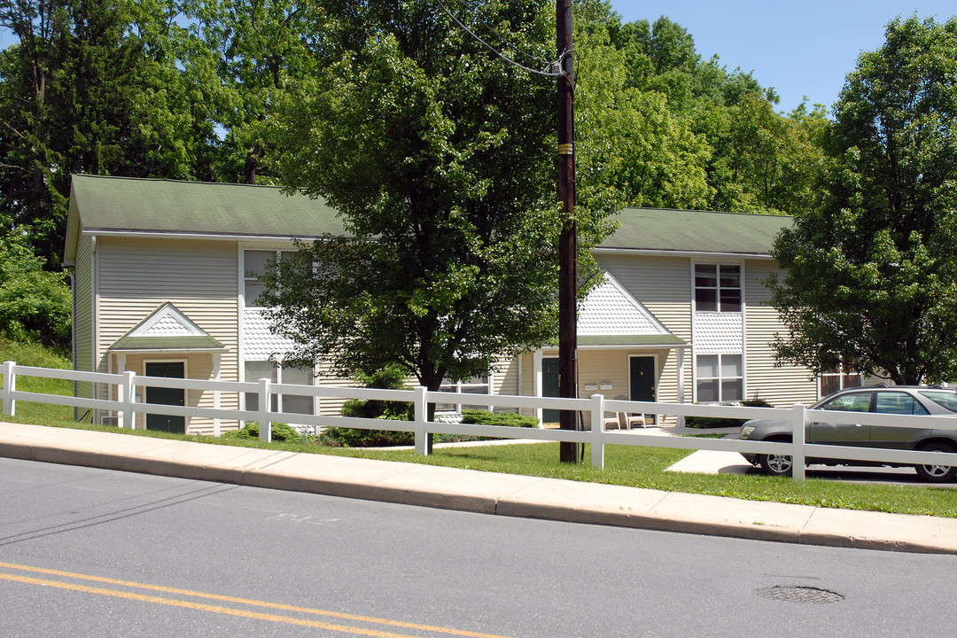 53 Lenox Ave in East Stroudsburg, PA - Building Photo