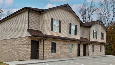 107 Smithson Ln in Clarksville, TN - Foto de edificio - Building Photo