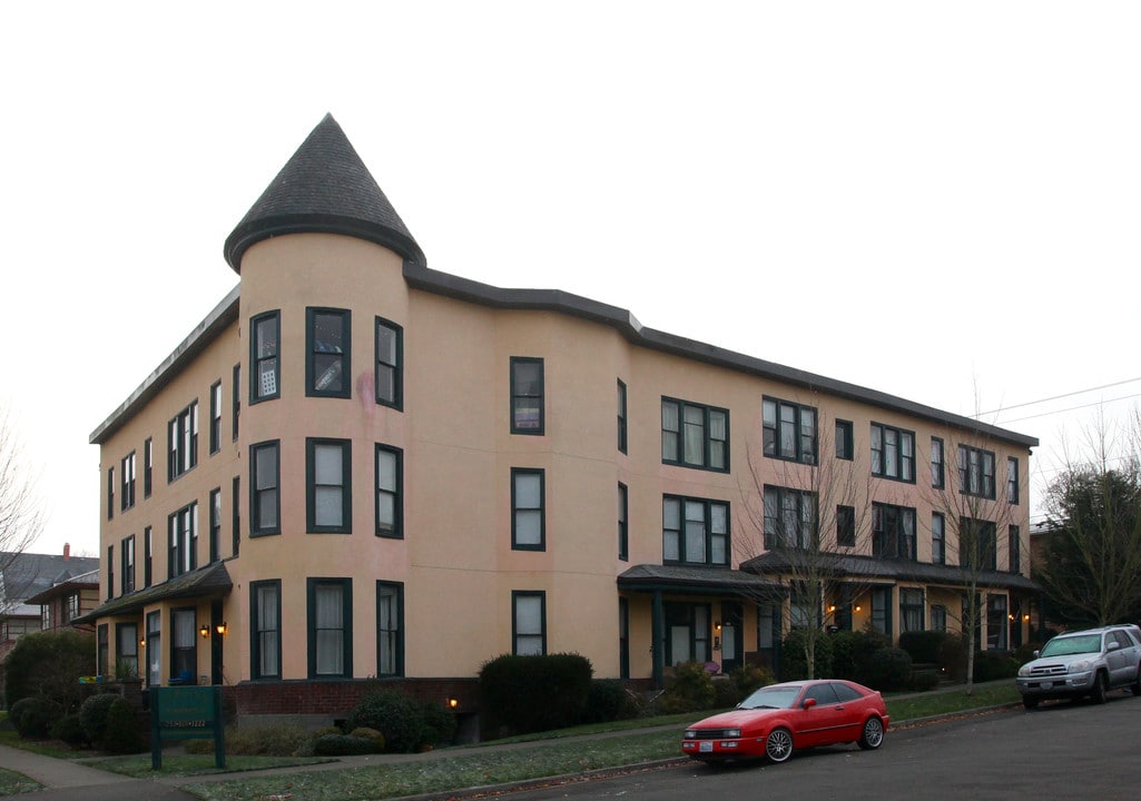 New York Apartments in Tacoma, WA - Foto de edificio