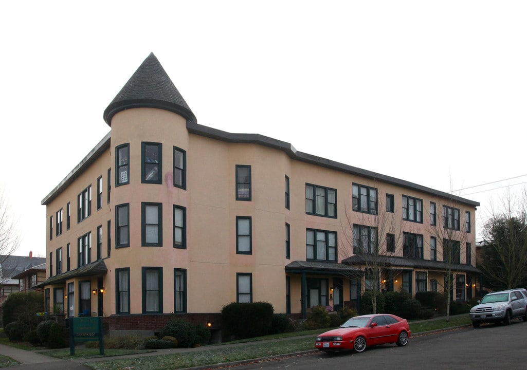 New York Apartments in Tacoma, WA - Building Photo