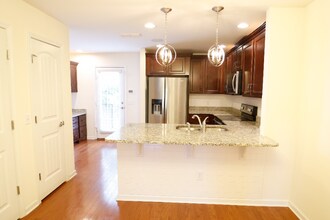 2570 River Trail Dr in Nashville, TN - Foto de edificio - Building Photo