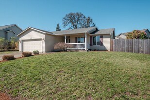 5448 Siletz Ln in Albany, OR - Building Photo