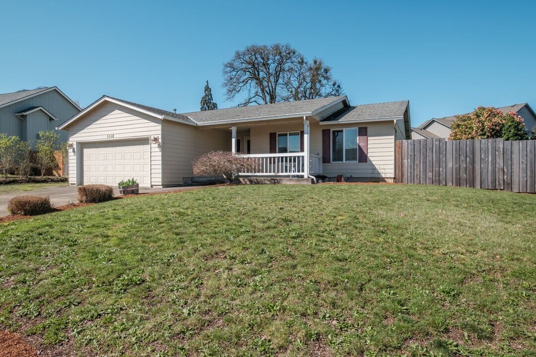 5448 Siletz Ln in Albany, OR - Building Photo