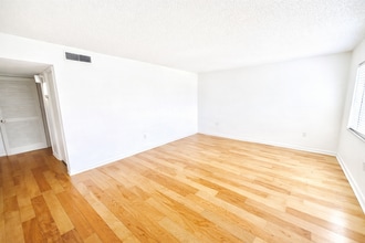 2505 N Alafaya Trail in Orlando, FL - Building Photo - Building Photo