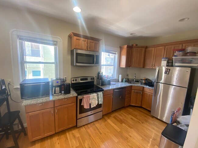 9 Aberdeen Rd, Unit #3 in Somerville, MA - Building Photo - Building Photo