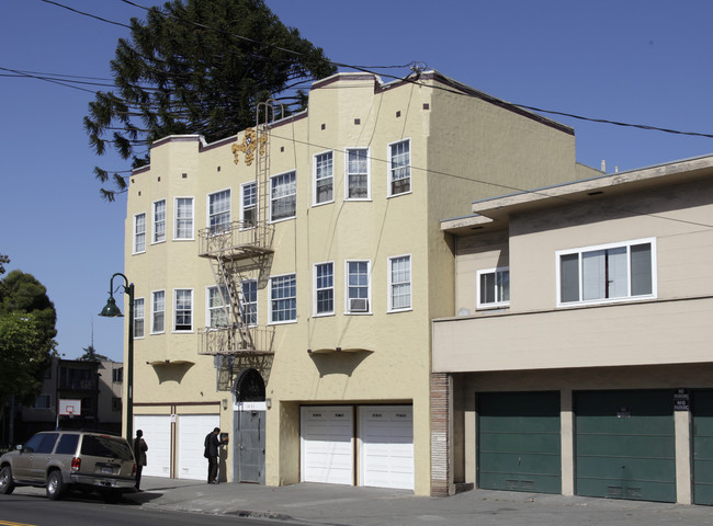 1651 Fruitvale Ave in Oakland, CA - Building Photo - Building Photo