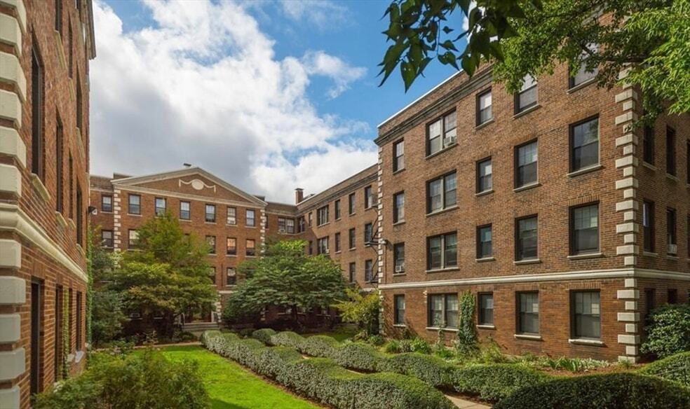 66 Queensberry St, Unit 317 in Boston, MA - Building Photo