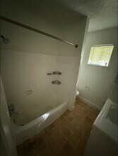 1023 Lyndon St, Unit 2 in Houston, TX - Building Photo - Building Photo