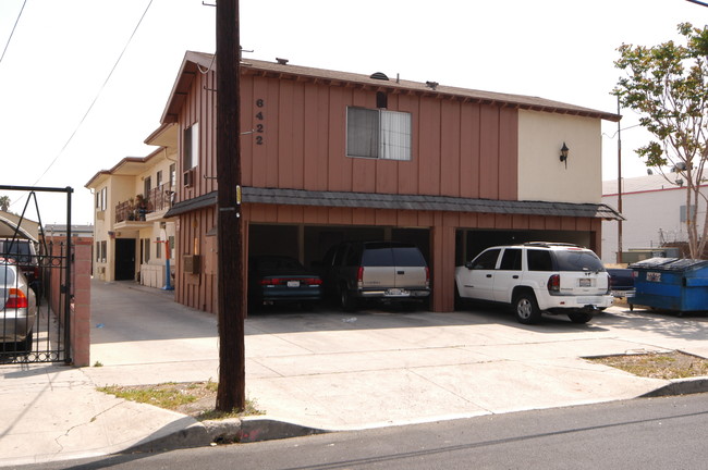 6422 Troost Ave in North Hollywood, CA - Building Photo - Building Photo