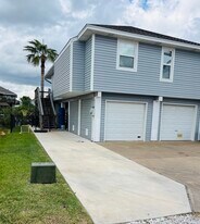 1136 Sailfish St in Bayou Vista, TX - Building Photo