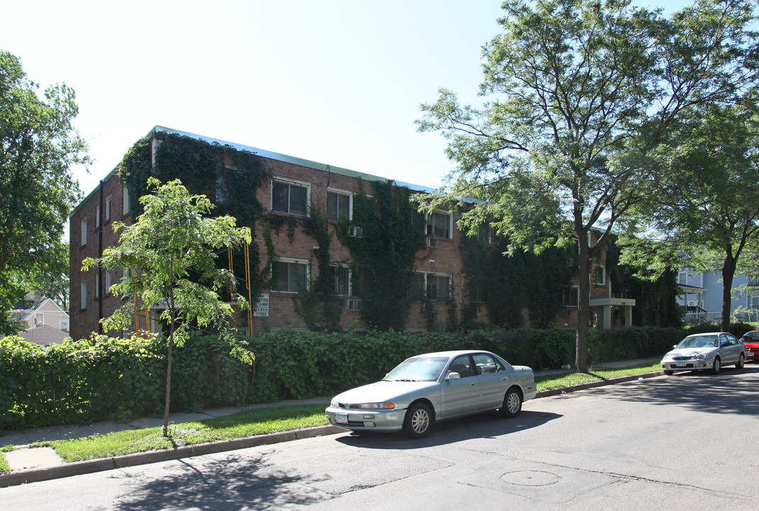 2609 16th Ave S in Minneapolis, MN - Foto de edificio