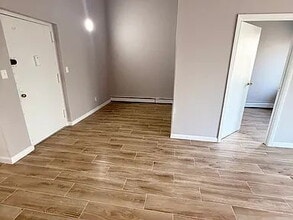 76-16 Grand Central Pkwy in Queens, NY - Building Photo - Building Photo