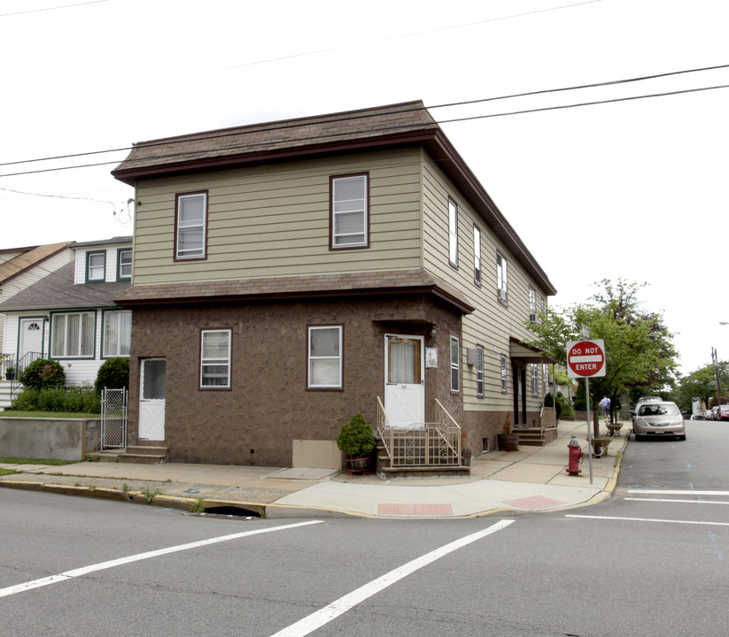 618 Thomas St in Elizabeth, NJ - Foto de edificio