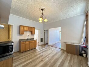 2345 W 24th Pl, Unit 2R in Chicago, IL - Foto de edificio - Building Photo