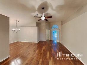 1425 Walden Oaks Pl in Plant City, FL - Building Photo - Building Photo