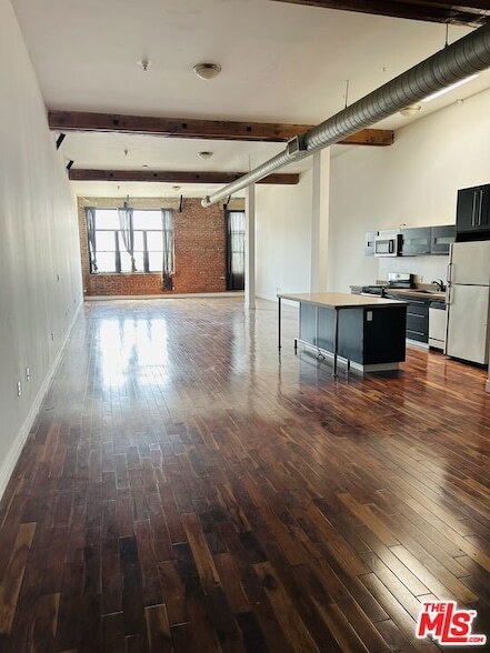 652 Mateo St in Los Angeles, CA - Building Photo - Building Photo