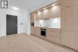 259 The Kingsway in Toronto, ON - Building Photo - Building Photo