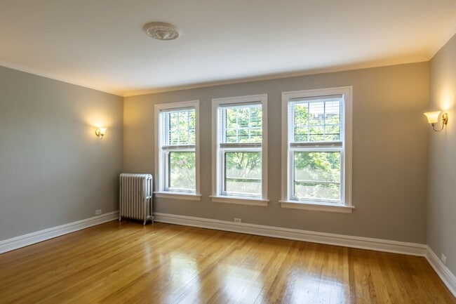 6226 N Clark St, Unit 1606 Granville #2 in Chicago, IL - Foto de edificio - Building Photo