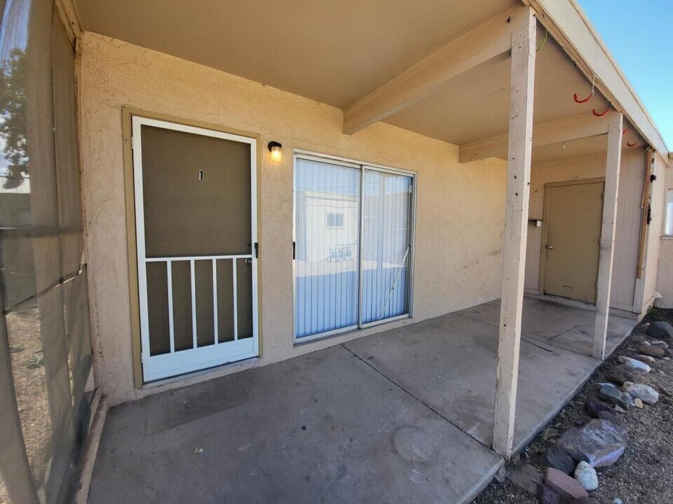 2128 Florence Ave in Kingman, AZ - Building Photo