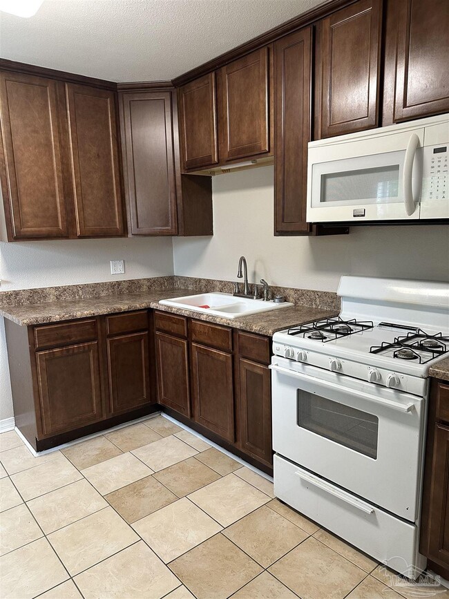 425 Well Line Rd in Cantonment, FL - Building Photo - Building Photo