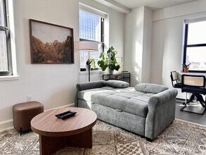 758 N Broadway in Milwaukee, WI - Foto de edificio - Building Photo