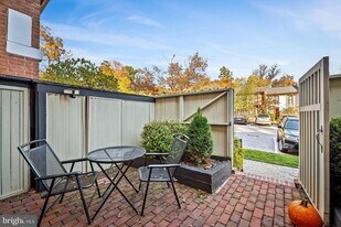 42 Bouton Green Ct in Baltimore, MD - Building Photo