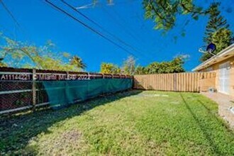 10450 SW 172nd St in Miami, FL - Building Photo - Building Photo