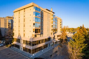 4603 Varsity Dr NW in Calgary, AB - Building Photo