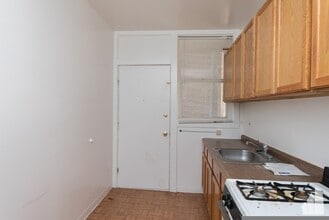 5660 N Ridge Ave, Unit 62-2B in Chicago, IL - Foto de edificio - Building Photo