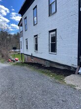 7 River St, Unit 7 River St Apt 2B in Fair Haven, VT - Foto de edificio - Building Photo