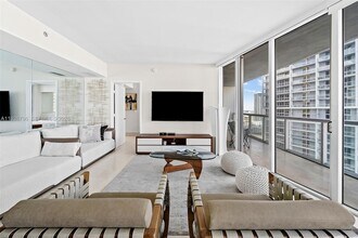 495 Brickell Ave, Unit 2904 in Miami, FL - Foto de edificio - Building Photo