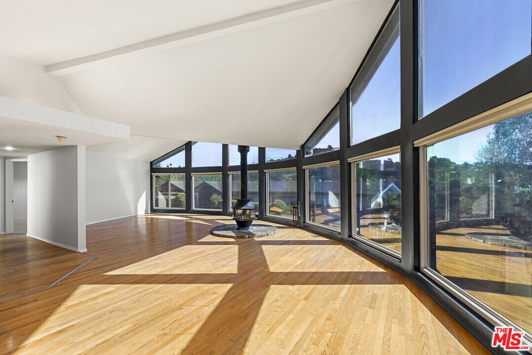 3540 Berry Dr in Los Angeles, CA - Building Photo